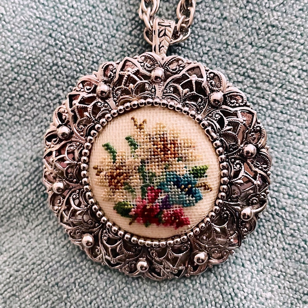 Vintage Flower embroidered brooch necklace